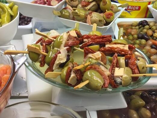 Cómo organizar una cena de tapas veganas: planificación y recetas