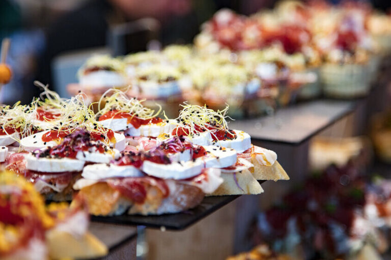 Historia de las tapas en España: un recorrido cultural | Mesonlajuderia.com