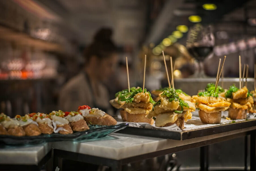 Cómo seleccionar ingredientes de temporada para frescura en las tapas