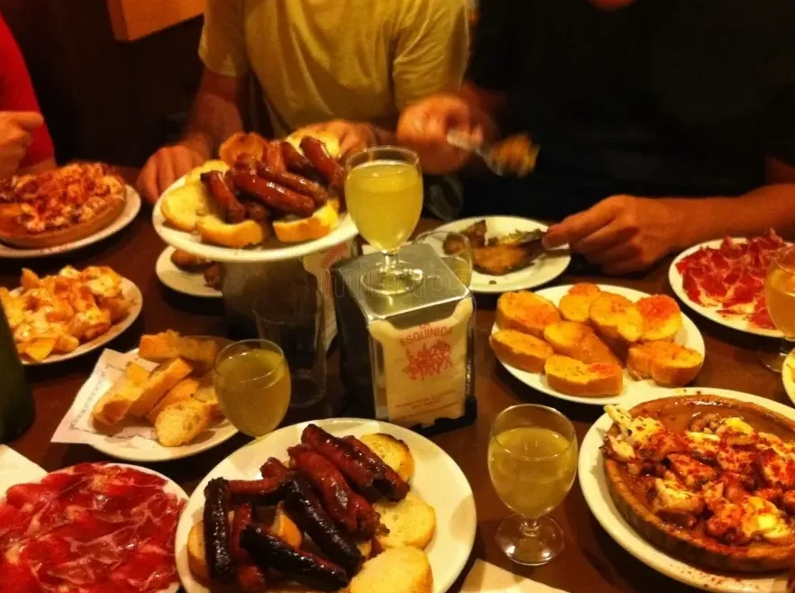 Maridajes sorprendentes: tapas y vinos poco convencionales