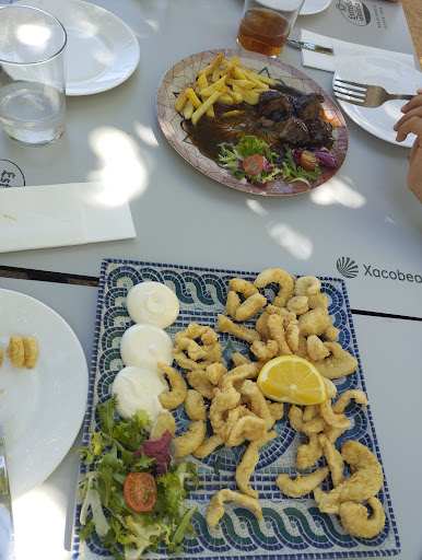 Fotografia tomada fuera de Café-Bar Medina Azahara - Restaurante en Almodóvar del Río, Córdoba