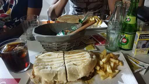 Fotografia tomada fuera de El Bar de Mou - Bar en Santaella, Córdoba