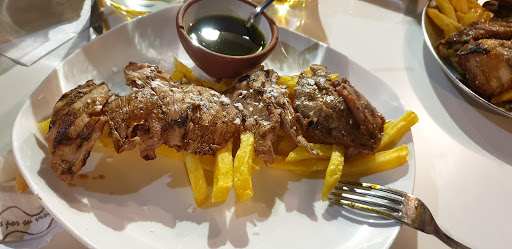 Fotografia tomada fuera de Casa Ricardo Los Pinos - Restaurante especializado en barbacoa en Puente Genil, Córdoba