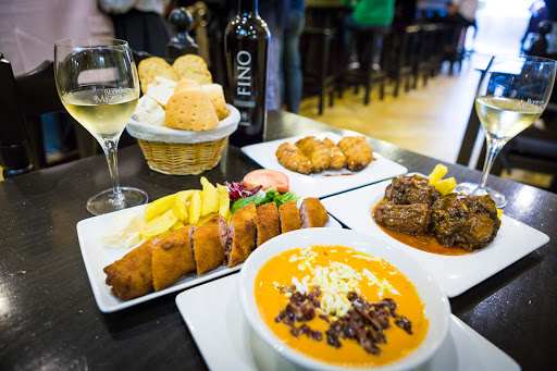 Fotografia tomada fuera de Bodegas Mezquita (Céspedes) - Restaurante en Centro, Córdoba