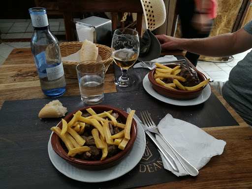 Fotografia tomada fuera de Taberna Deanes - Taberna en Centro, Córdoba