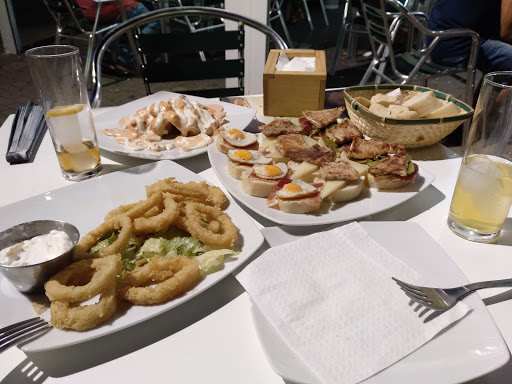 Fotografia tomada fuera de Cafetería HORNO LA PERLA - Bar restaurante en Peñarroya-Pueblonuevo, Córdoba