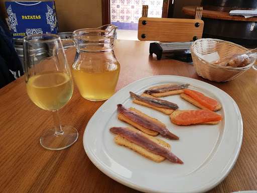 Fotografia tomada fuera de Taberna La Solera - Taberna en Moriles, Córdoba