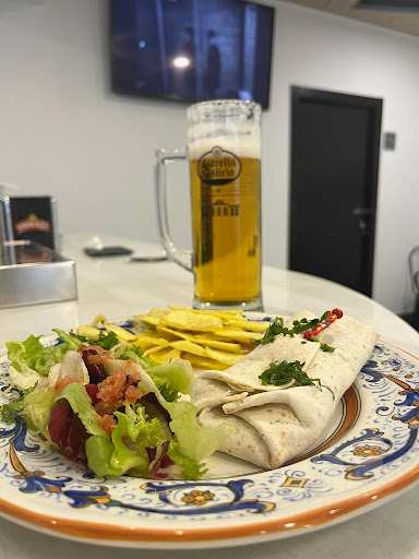 Fotografia tomada fuera de La Esquinita - Bar de tapas en Montilla, Córdoba