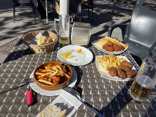 Fotografia tomada fuera de Bar Sociedad de Plateros de El Naranjo - Bar de tapas en Nte. Sierra, Córdoba