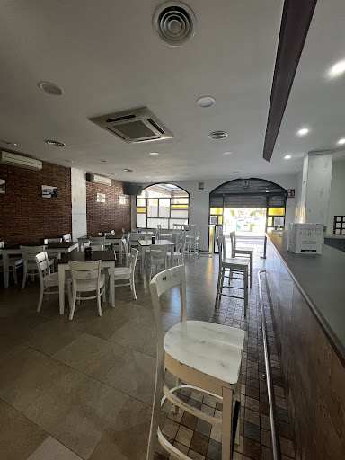 Fotografia tomada fuera de Bar La Feria - Bar de tapas en Lucena, Córdoba