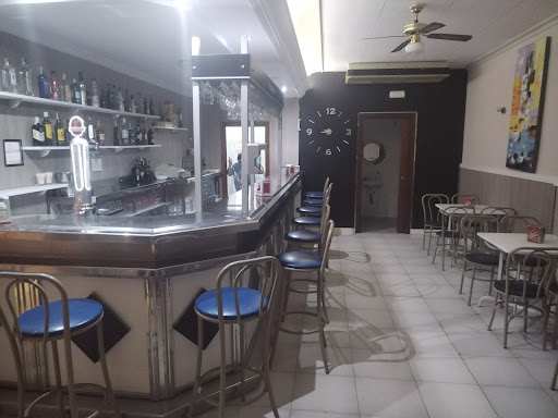 Fotografia tomada fuera de Bar La Tapa - Cafetería en Lucena, Córdoba