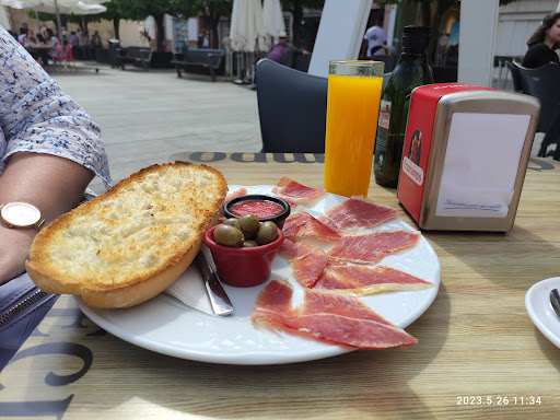 Fotografia tomada fuera de Don Alvaro Plaza Nueva - Restaurante en Lucena, Córdoba