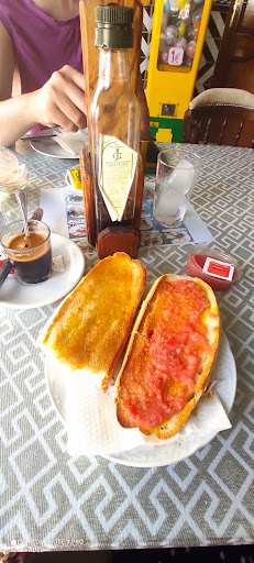 Fotografia tomada fuera de Café-Bar Frías - Cafetería en Lucena, Córdoba