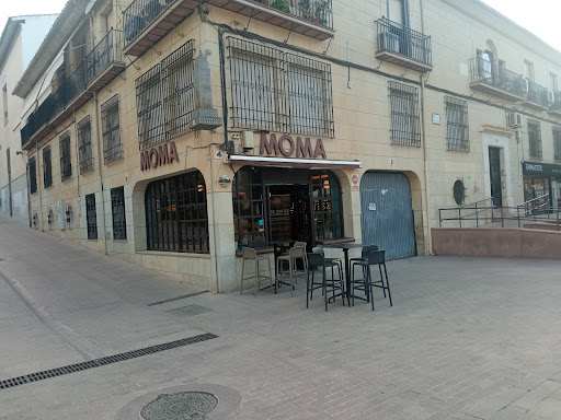 Fotografia tomada fuera de MOMA CAFE Y COPAS - Club nocturno en Lucena, Córdoba