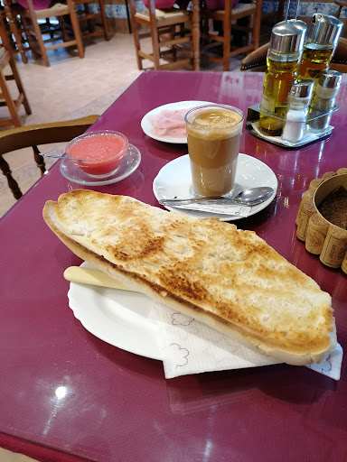 Fotografia tomada fuera de Café Bar Parque - Bar restaurante en Lucena, Córdoba