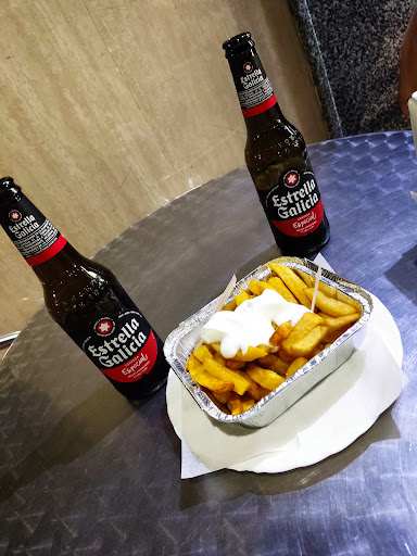Fotografia tomada fuera de Bar Cafetería Pirámide - Bocatería en La Carlota, Córdoba