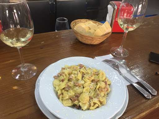 Fotografia tomada fuera de Cafeteria La Polvora - Bar de tapas en La Carlota, Córdoba