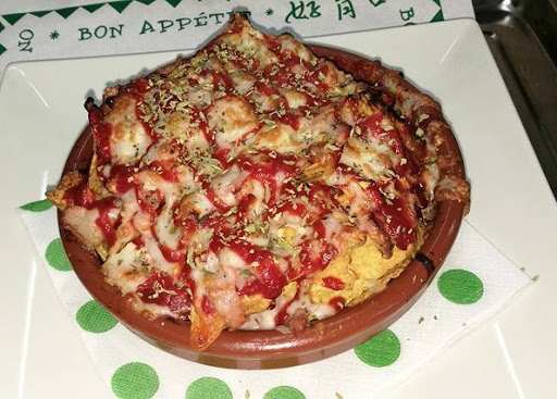 Fotografia tomada fuera de Pizzería Daynus - Pizzería en La Carlota, Córdoba