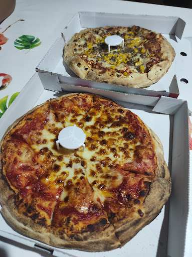 Fotografia tomada fuera de Pizza Ruiz - Pizzería en La Carlota, Córdoba