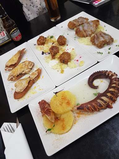 Fotografia tomada fuera de Hostal Restaurante El Cazador - Bar restaurante en Hinojosa del Duque, Córdoba