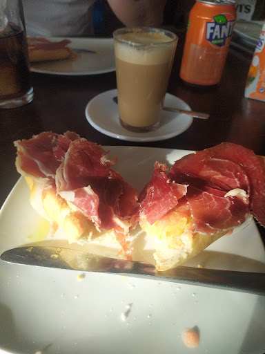 Fotografia tomada fuera de Panaderia Cafeteria El Chanclas - Bar en El Viso, Córdoba