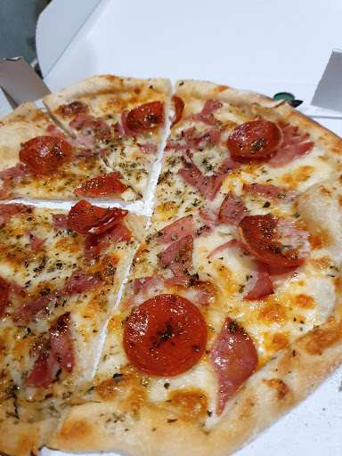 Fotografia tomada fuera de Pizzeria Nakra - Pizzería en Castro del Río, Córdoba