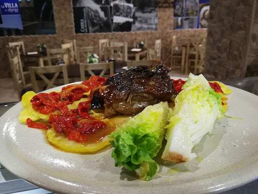 Fotografia tomada fuera de Restaurante Cervecería Rincones - Restaurante en Cabra, Córdoba