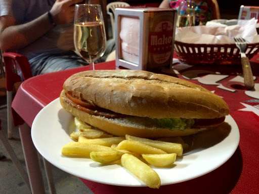 Fotografia tomada fuera de Bar El Llanete de Acá - Bar en Cabra, Córdoba