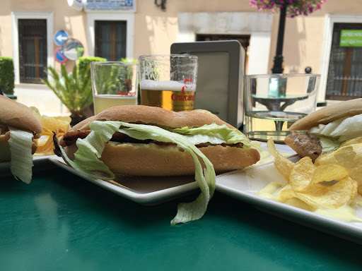 Fotografia tomada fuera de Zócalo Andalusian Experience - Bar de tapas en Cabra, Córdoba