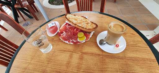 Fotografia tomada fuera de Café Bar Plaza de Abastos - Bar de tapas en Cabra, Córdoba